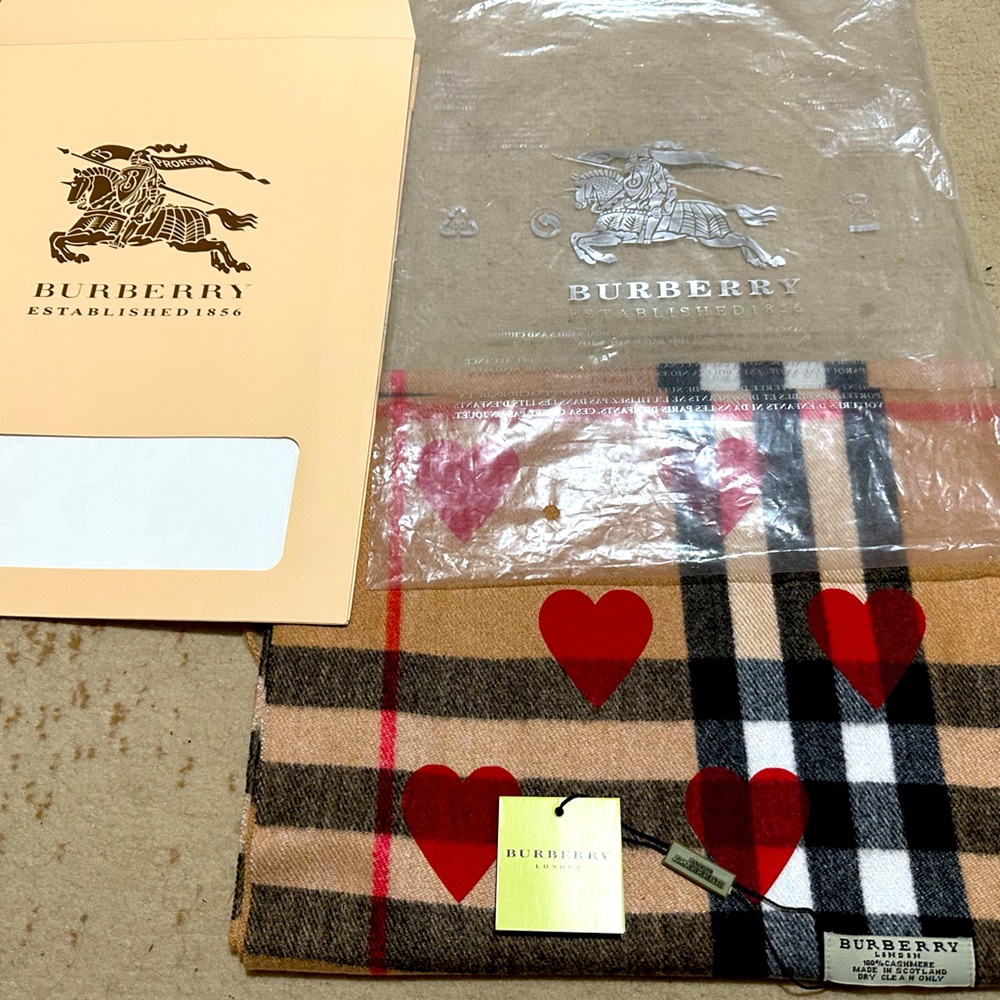 VERY RARE BURBERRY HEARTS